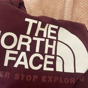 burgandy the north face hoodie